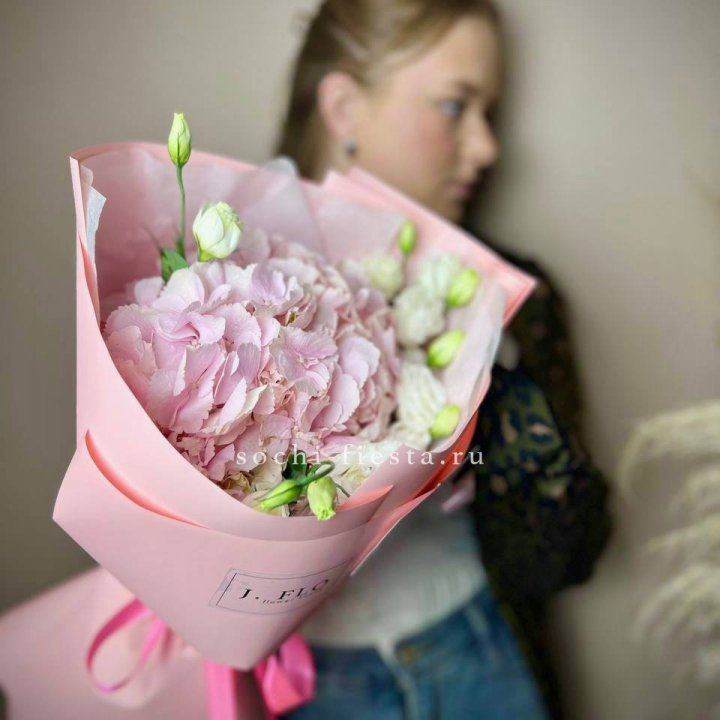 Букет с гортензией №2 в Якутске