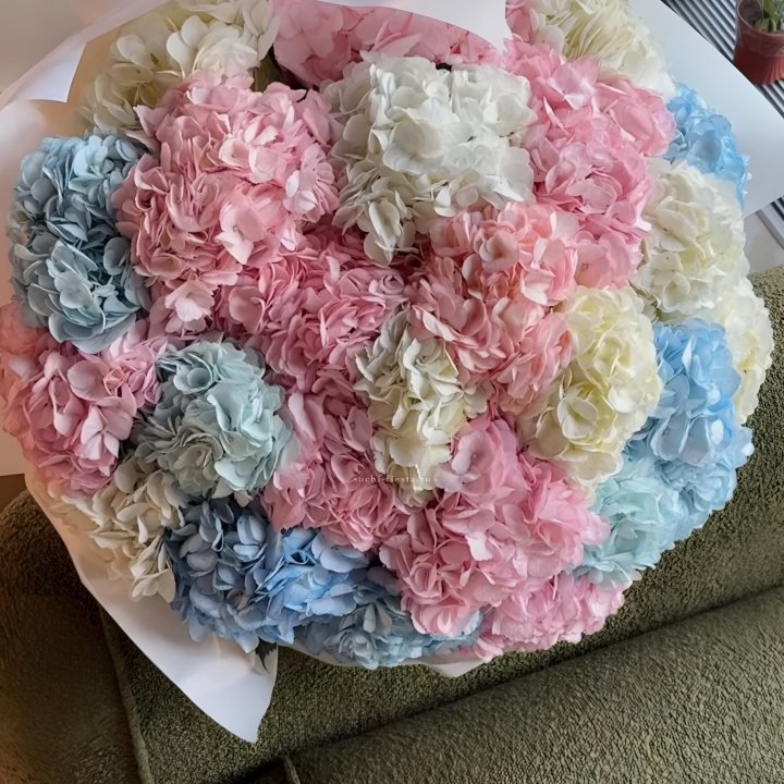 Букет гортензий микс в Якутске