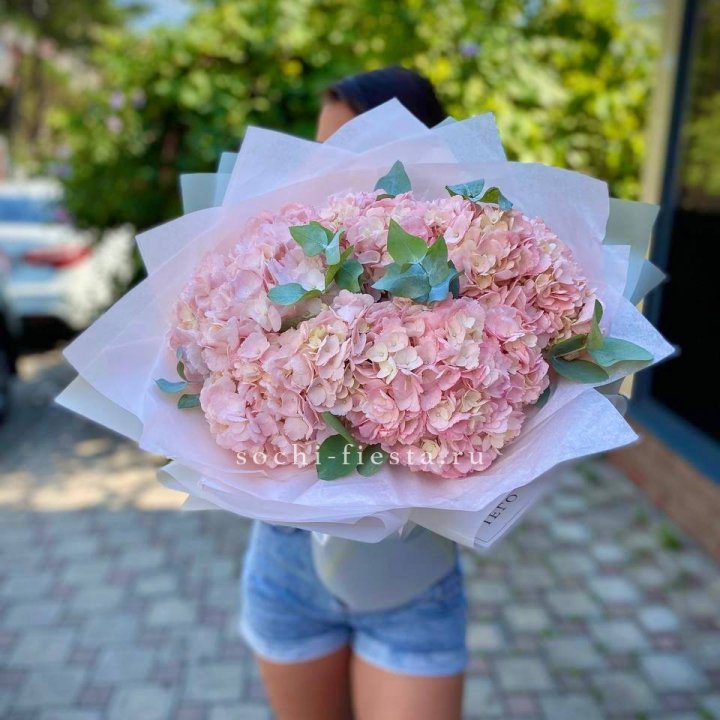 5 розовых гортензий  в Якутске