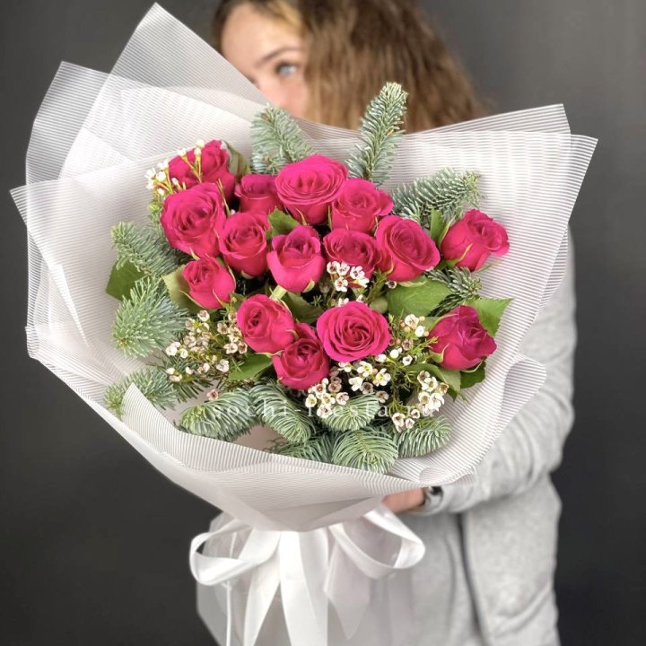 Новогодний букет Елки и Розы в Якутске