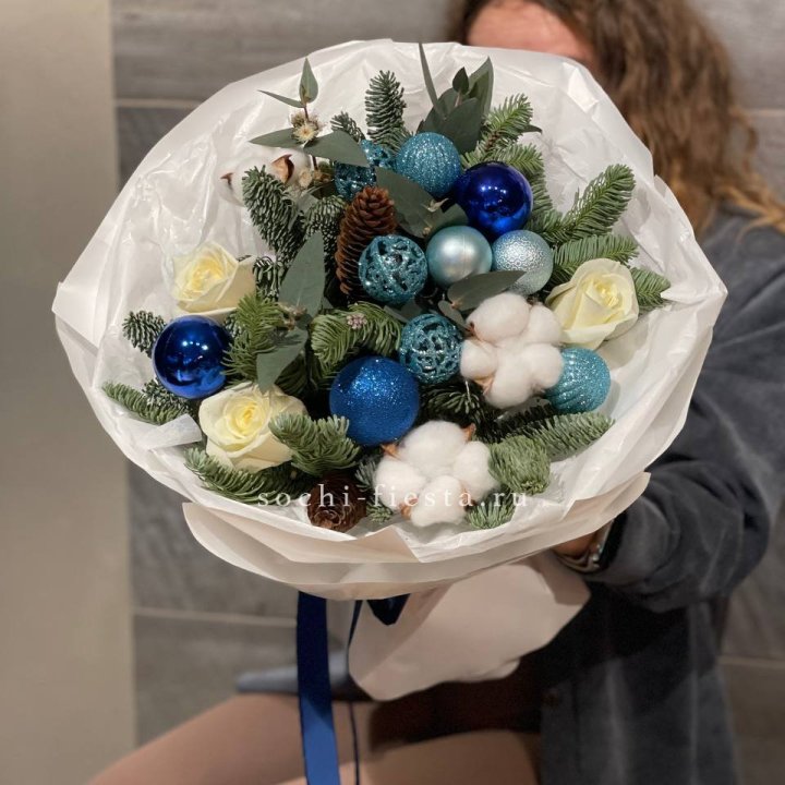 Новогодний букет "Синий иней" в Якутске