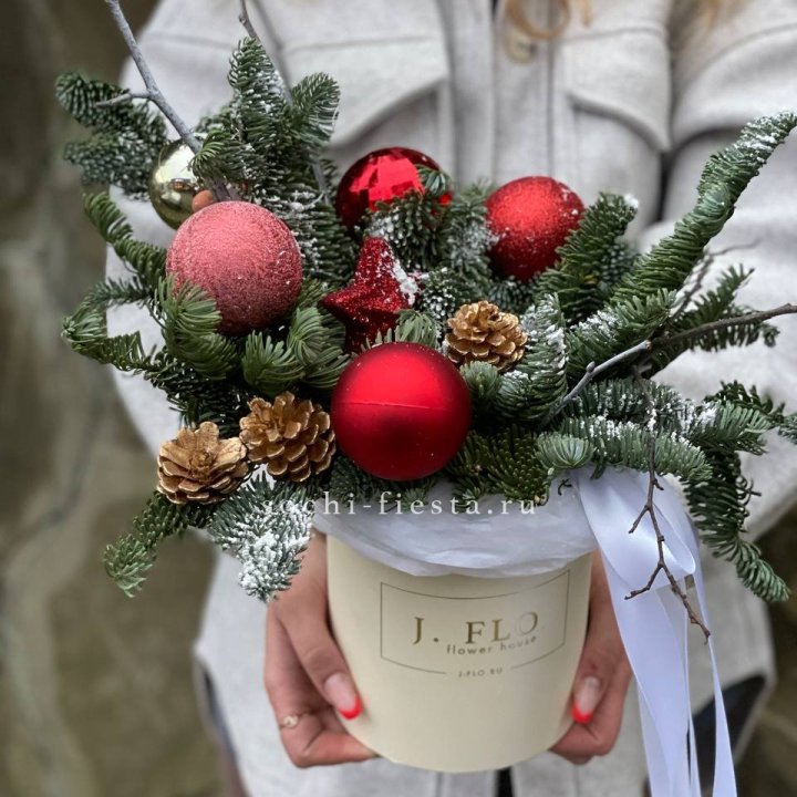 Новогодняя композиция в коробке ред в Якутске