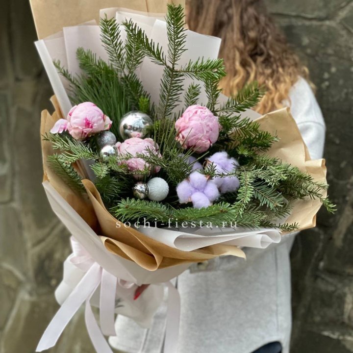 Новогодний букет с пионами  в Якутске