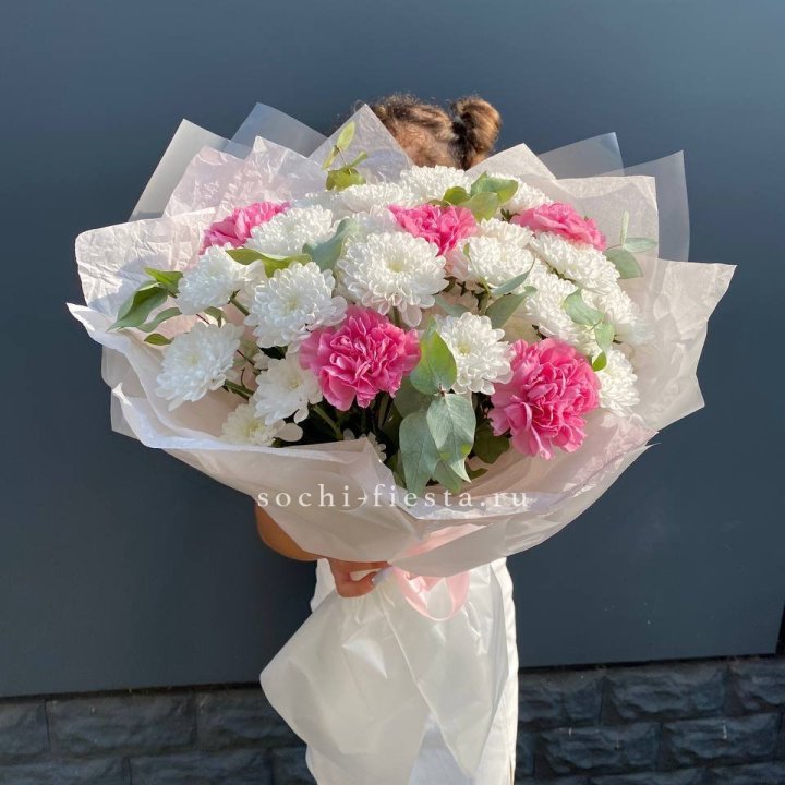  Букет  хризантем и диантусов "Воздушный" в Якутске