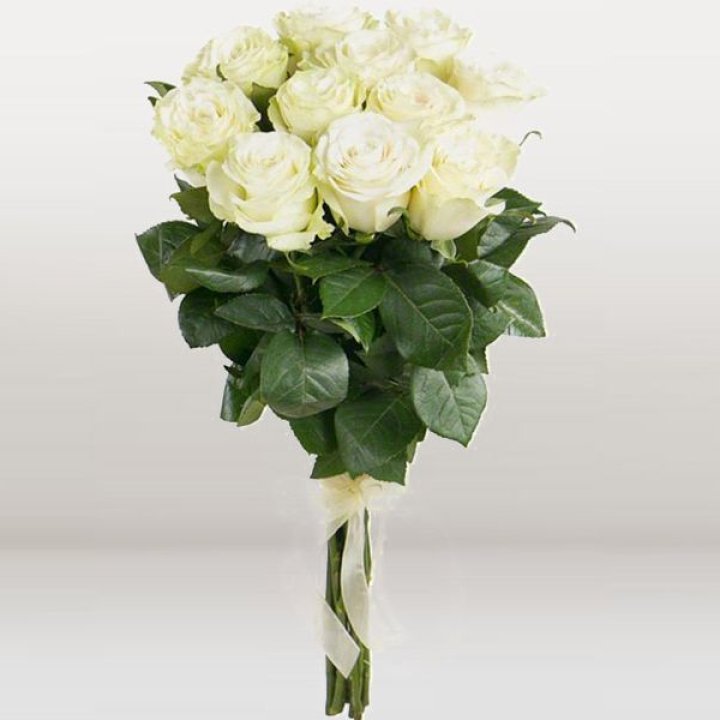 11 белых голландских роз в Якутске