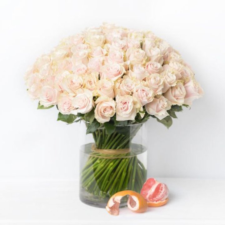 101 кремовая роза в Якутске