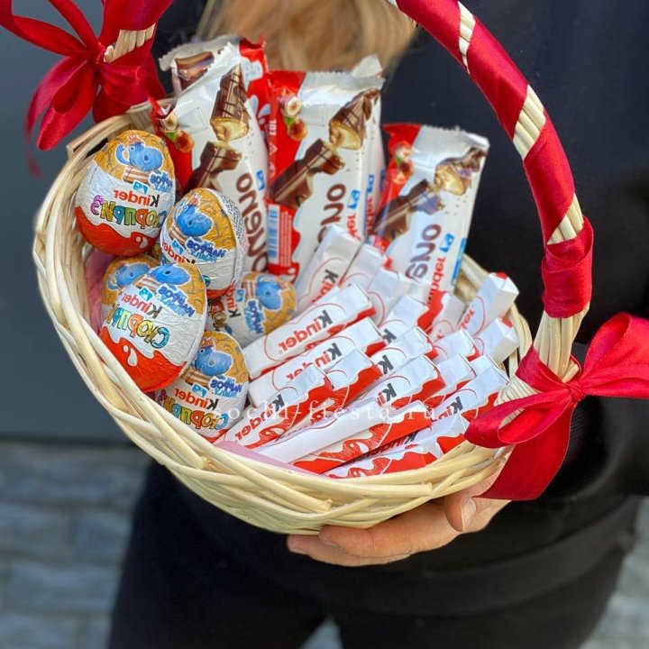 Корзина с киндерами  в Якутске