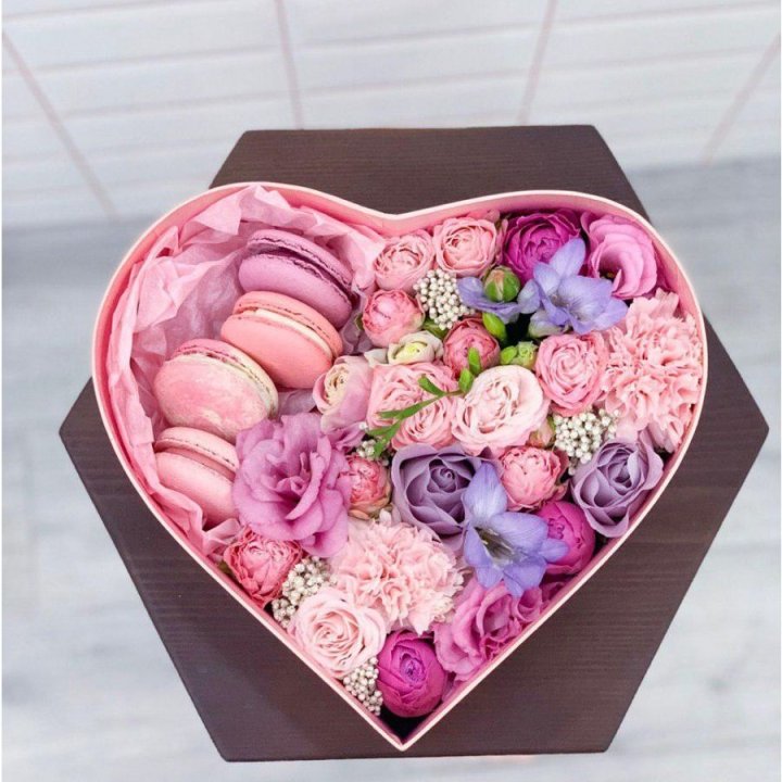 Бокс-сердце с макаронс  в Якутске