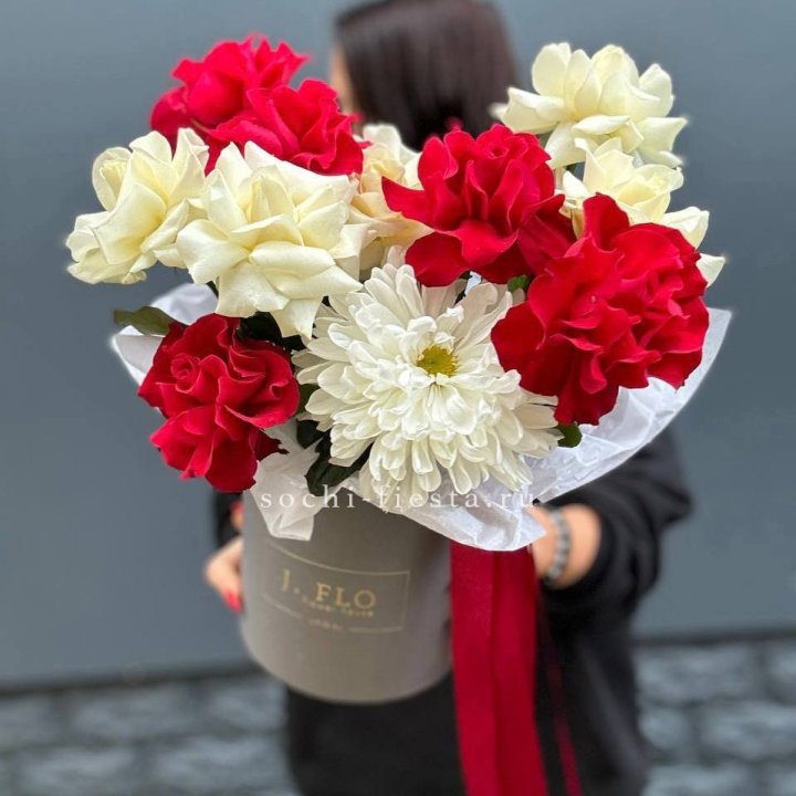 Французские розы с хризантемой в боксе в Якутске