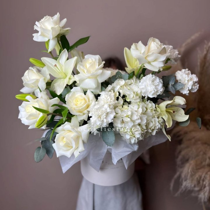 Цветочный бокс "Вайт дримс" в Якутске