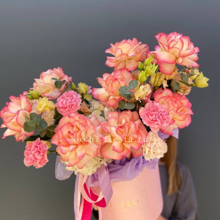 Бокс нежный с розами в Якутске