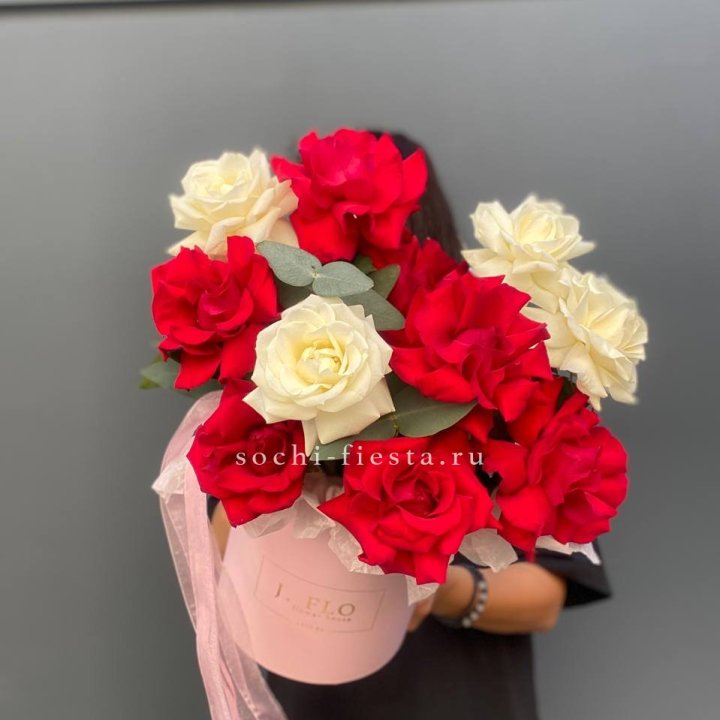 13 Французских роз в боксе в Якутске