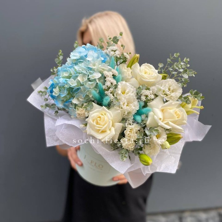 Цилиндр в голубых оттенках №1 в Якутске