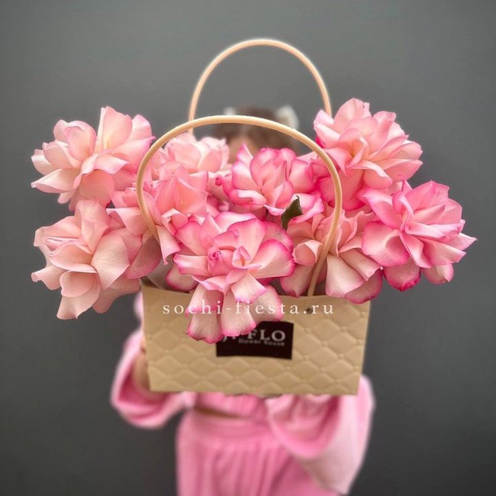 Сумочка розовых роз Венди в Якутске