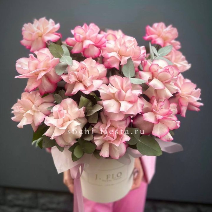 17 Французских  роз Венди в боксе в Якутске