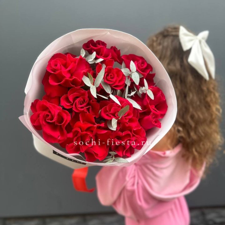 11 Красных французских роз в Якутске