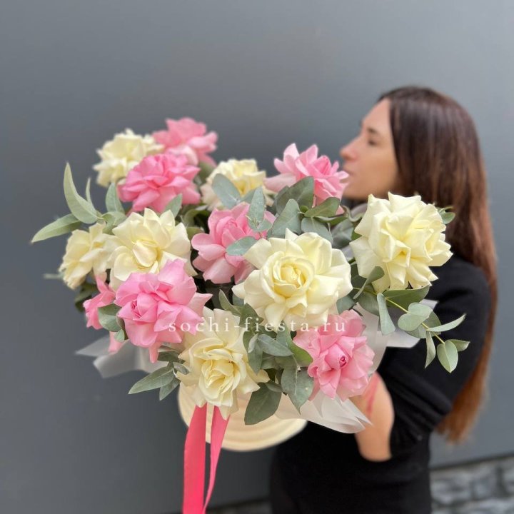 Зефирный бокс из 17 французских роз микс в Якутске