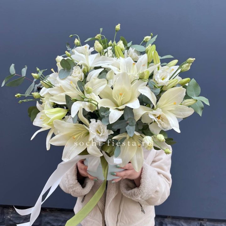 Бокс лилий и эустомы в Якутске