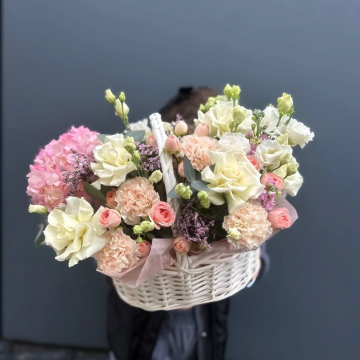 Цветочная корзина "Софтнес" в Якутске