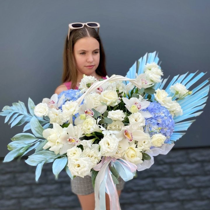 Цветочная корзина "Блю винч" в Якутске