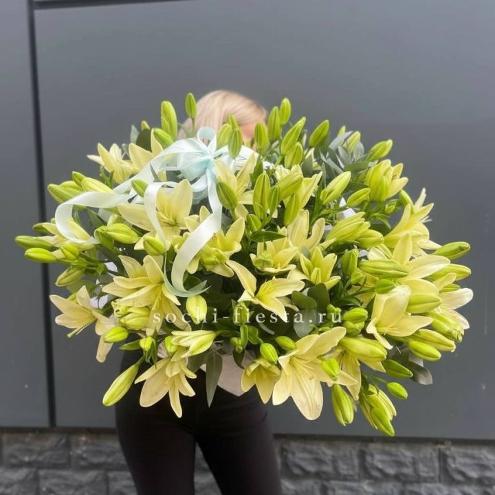 Лилии в корзине в Якутске