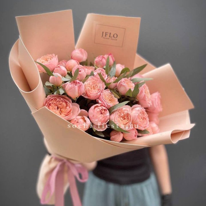 Букет из 9 кустовых роз Джульетта в Якутске