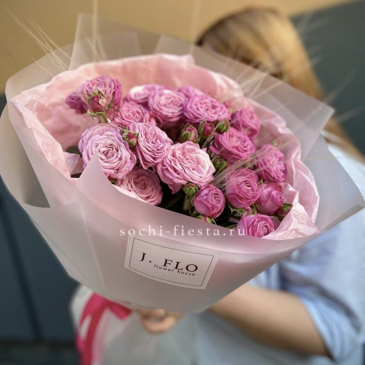 Пионовидные розы Мадам Бомбастик Pink в Якутске