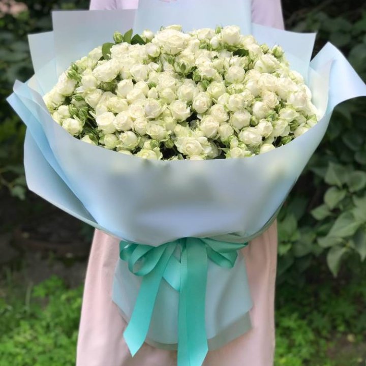 51 белая кустовая роза в Якутске
