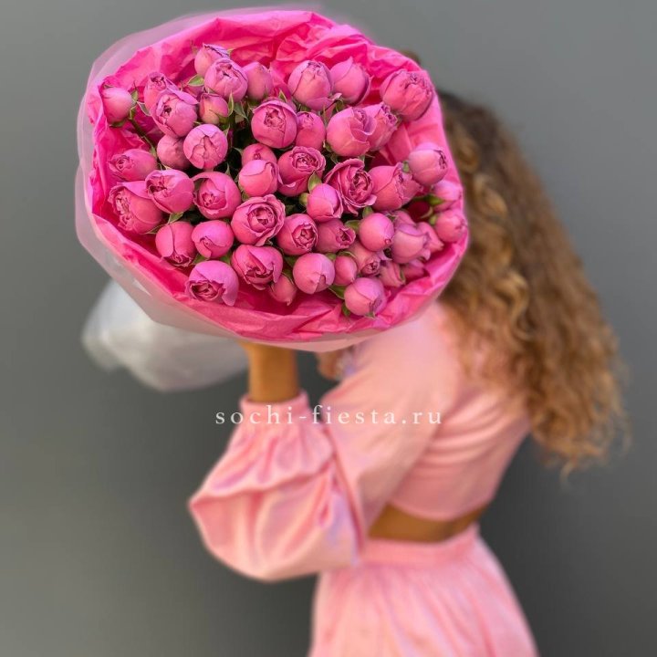 Букет из пионовидных роз  в Якутске