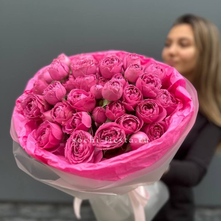 Букет из пионовидных роз  в Якутске