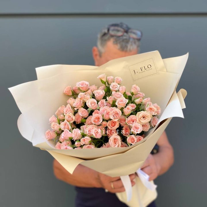 Кустовые розы леди в Якутске