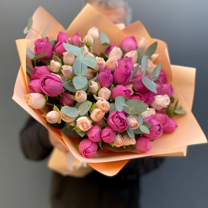 Букет кустовых роз Тендернес в Якутске