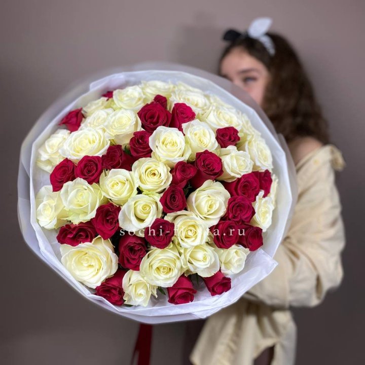 Микс из 55 роз в Якутске