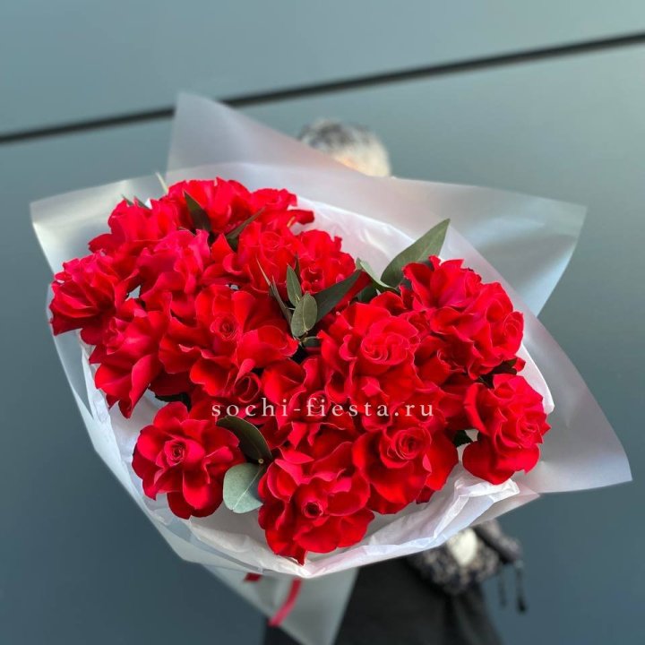 21 Красная французская роза в Якутске