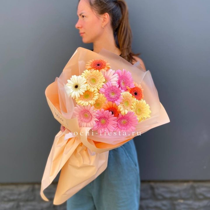 Букет разноцветных гербер в Якутске
