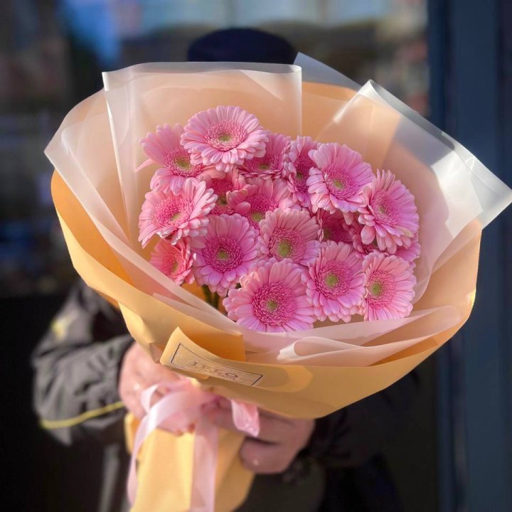 17 розовых гербер  в Якутске