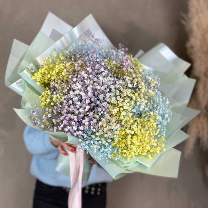 Букет радужных гипсофил в Якутске