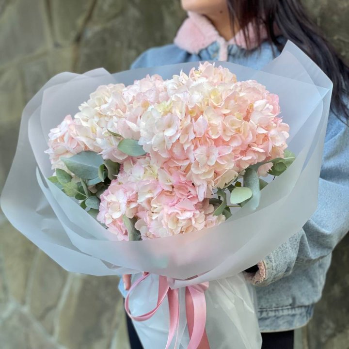 5 розовых гортензий в Якутске