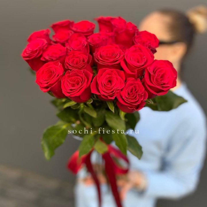 19 красных роз в Якутске