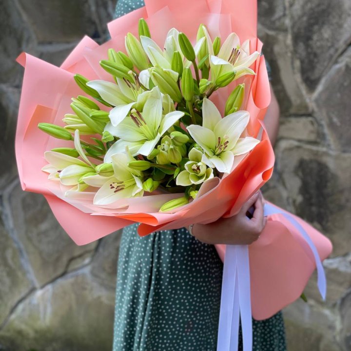 Букет из 7 белых лилий в Якутске