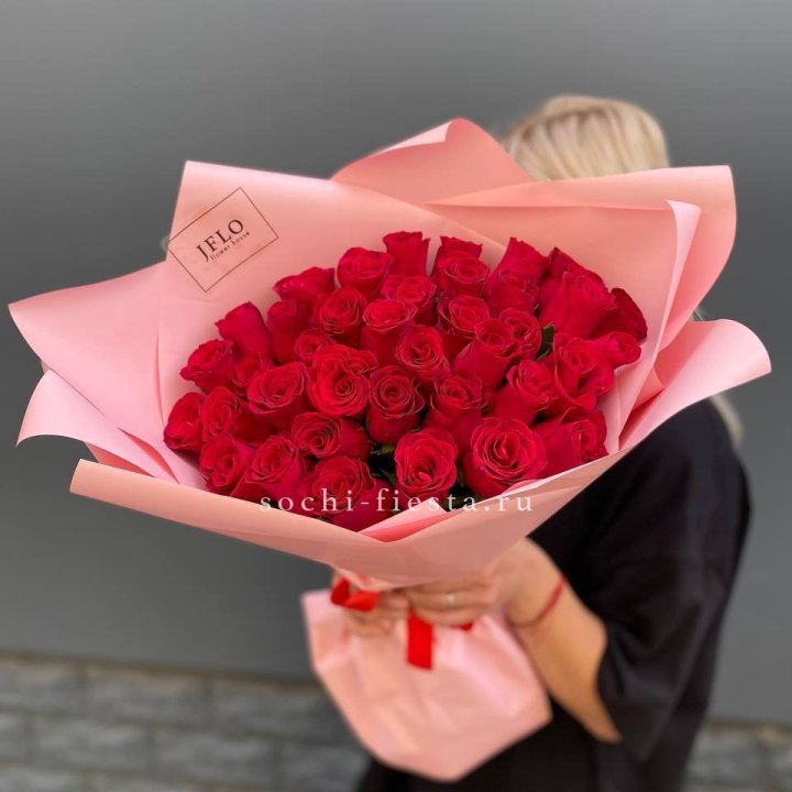 35 красных роз в Якутске