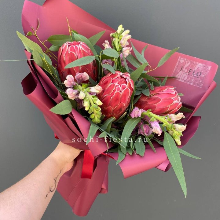 Букет из протеи "Квин" в Якутске