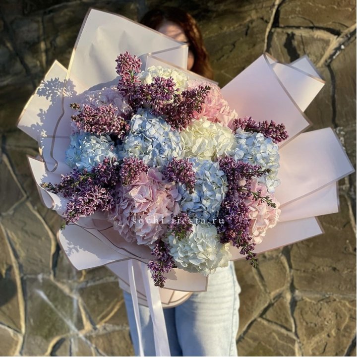 Букет гортензии с сиренью в Якутске