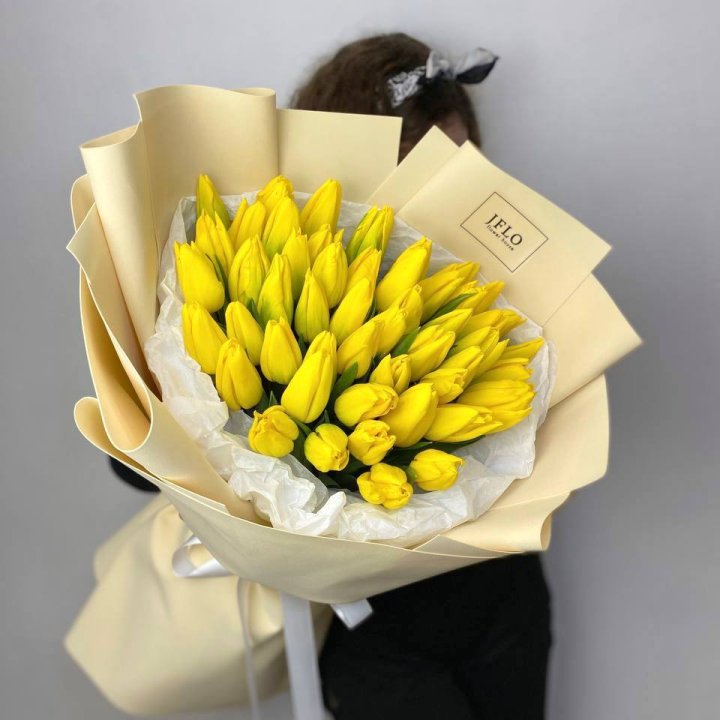 51 жёлтый тюльпан в Якутске