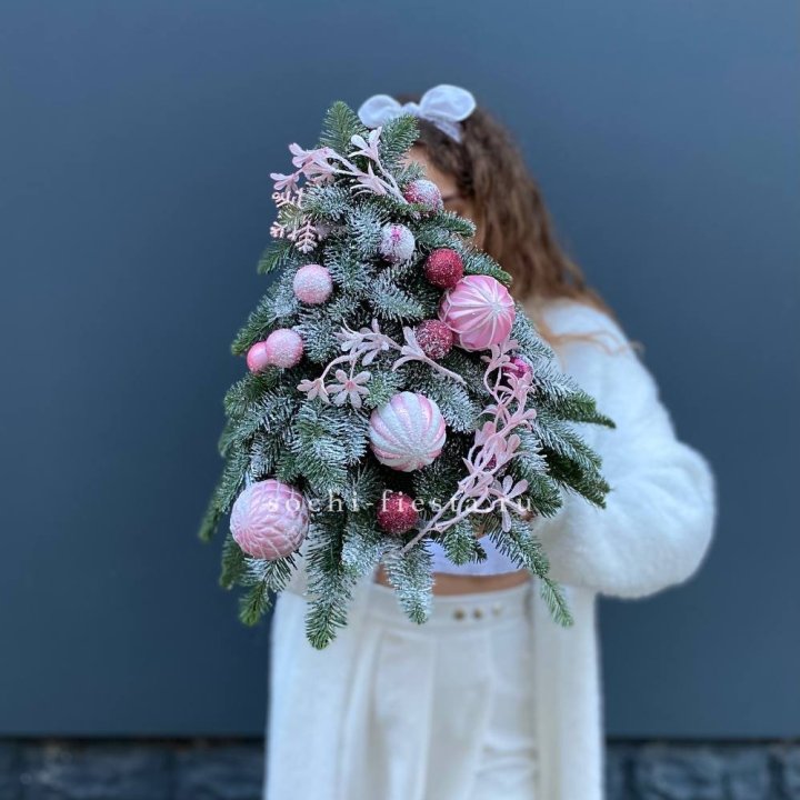 Новогодняя елочка "Розе" в Якутске