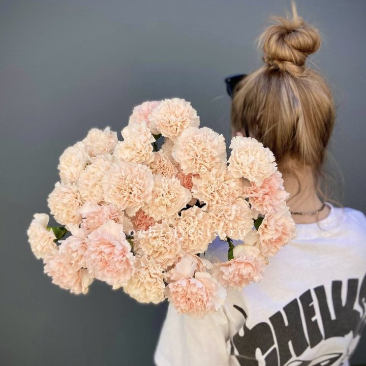 Охапка диантусов  в Якутске