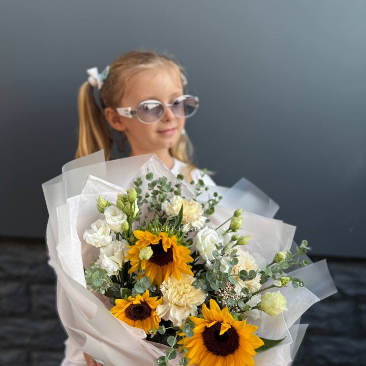  Букет  из стойких цветов с подсолнухами в Якутске