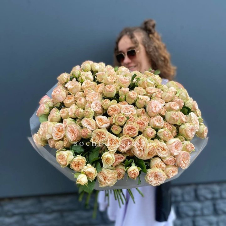 51 пионовидная роза в Якутске