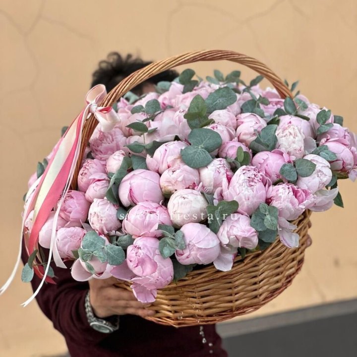 Корзина пионов "75" в Якутске