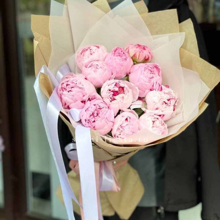 11 пионов в оформлении в Якутске